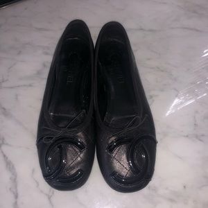 CHANEL black ballerines